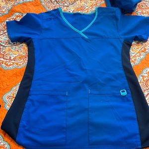 Carhartt scrub set in good used condition.